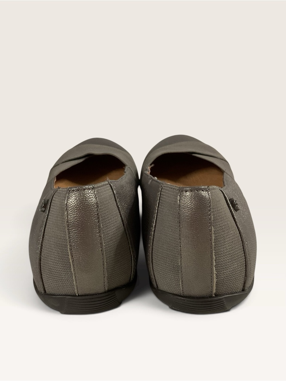 Nurture Gray Leather Classic Gray Women's Slip-On Flats Size 8M - Picture 3 of 8